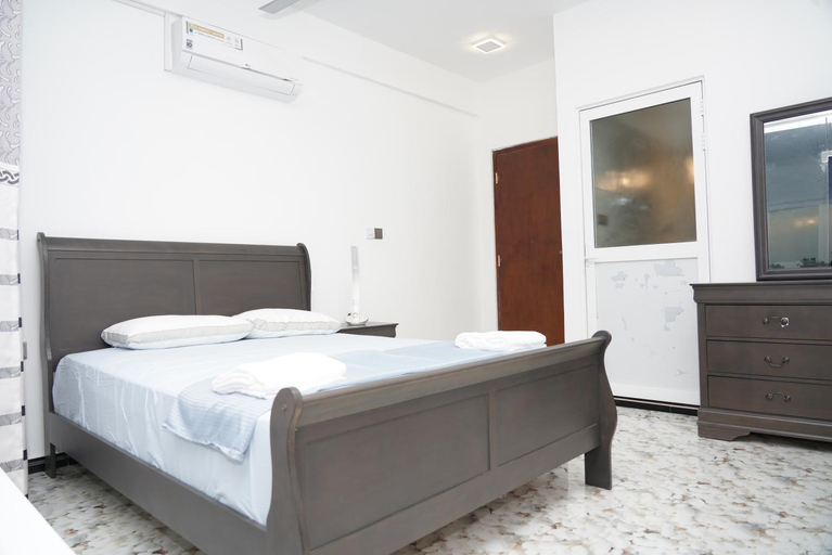 Bedroom 2, Seaside Resort, Trincomalee Town and Gravets