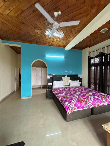 Bedroom 2, Swiss Meadows Hotel, Chamba