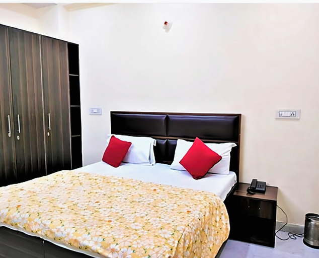 Bedroom 5, Star Light Inn, Delhi