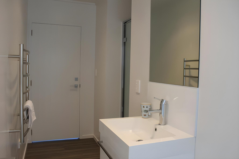 Bathroom 3, Queenie's Lakeview Star, Mackenzie