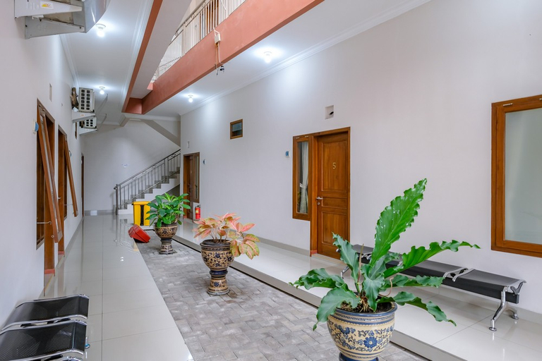 Others 5, RedDoorz @ Syariah House Purwokerto, Banyumas