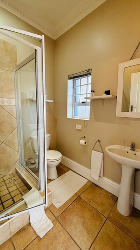Bathroom 5, Sir Roys at the sea, Nelson Mandela Bay