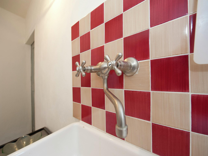 Bathroom 2, A Romantic Rocca Retreat, Alessandria