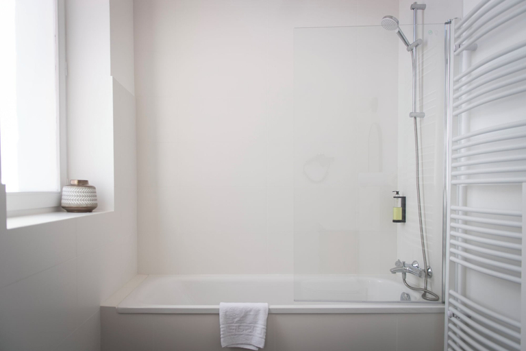 Bathroom 5, Hôtellerie de l'Abbaye du Désert, Haute-Garonne