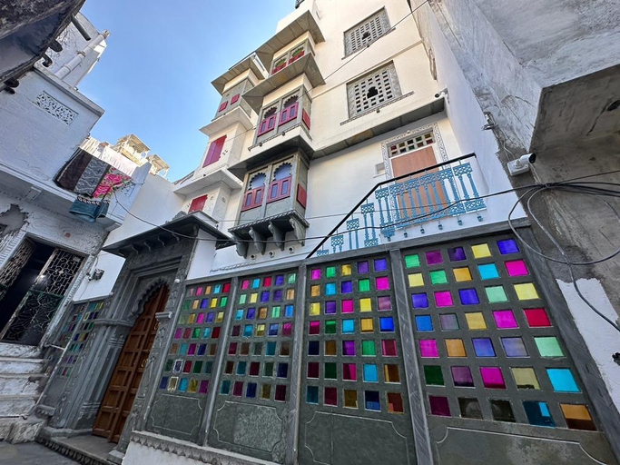 Exterior & Views