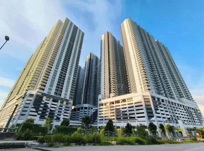 Exterior & Views
