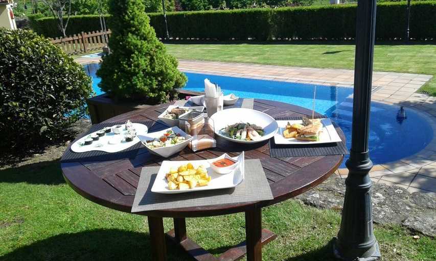 Outdoor dining, Pazo de Adrán, A Coruña