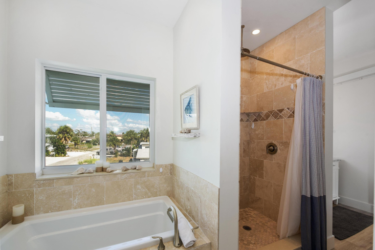 Bathroom 3, Bluewaters Vista, Lee