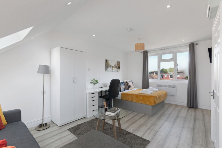 Bedroom 3, City Apartment - Sleeps 4 & Free Parking, London
