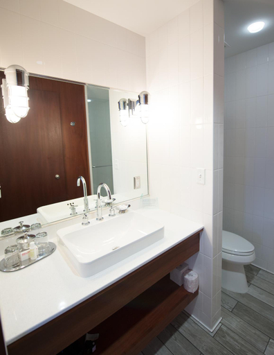 Bathroom 3, The Boathouse Waterfront Hotel & Marina, York