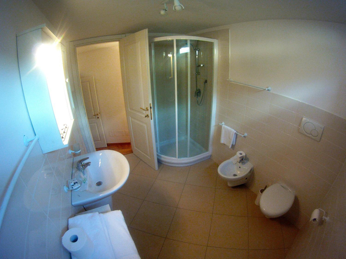 Bathroom 4, Hotel San Marco, Verona