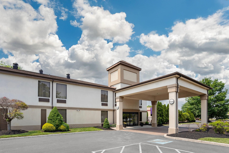 Exterior & Views 2, Quality Inn & Suites NJ State Capital Area, Bucks