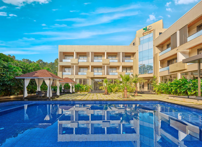 Exterior & Views