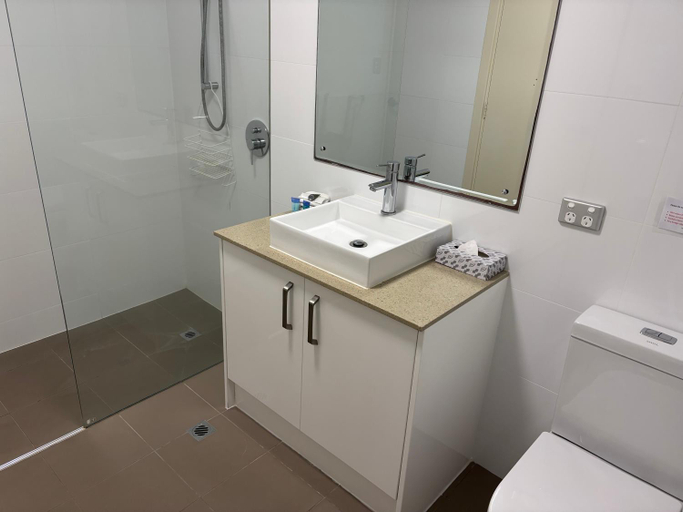 Bathroom 4, Bunbury Seaview Apartments, Bunbury