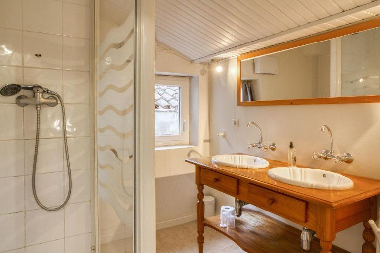 Bathroom 4, Hotel Boquier, Avignon Centre, Vaucluse