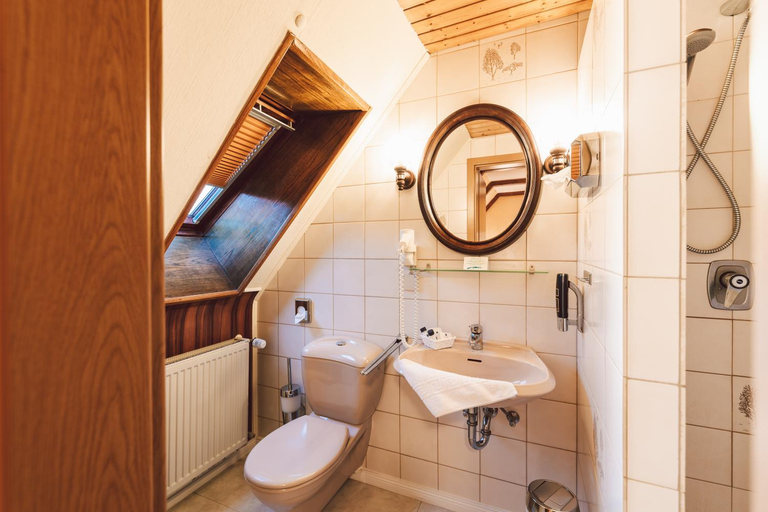 Bathroom 2, Hotel Einbecker Hof, Northeim