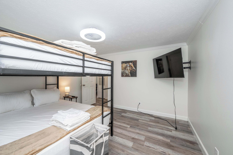 Bedroom 3, Stillwater Hollow - For 8!, Grant