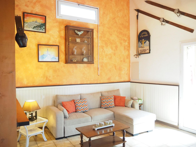 Others 2, Chalet by Mont Ventoux with Stunning Views, Vaucluse
