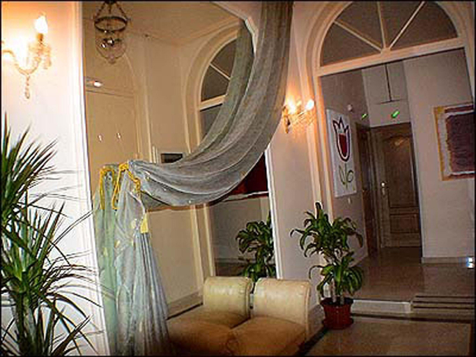 Others 5, Hostal Santa Cruz, Madrid