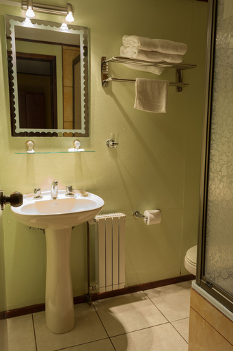 Bathroom 4, Hostal Alcazar, Última Esperanza