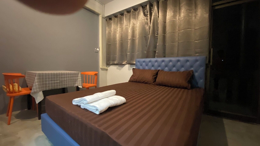 Room 3, Capricorn Hostel, Samphantawong