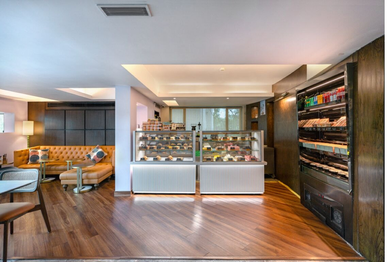 Food & Drinks 5, The Mirador, Mumbai Suburban