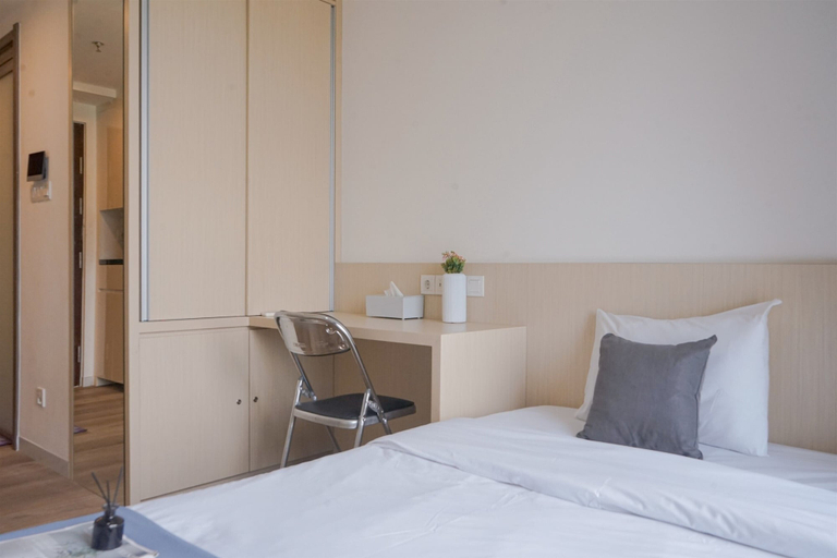 Bedroom, Best Deal Studio Room Apartment At Sky House Bsd, South Tangerang