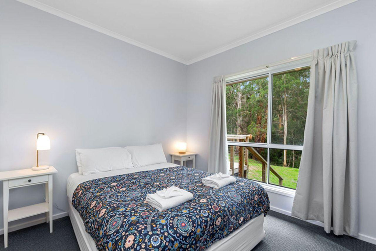 Others 4, A Little Touch Of Paradise, Colac-Otway - South