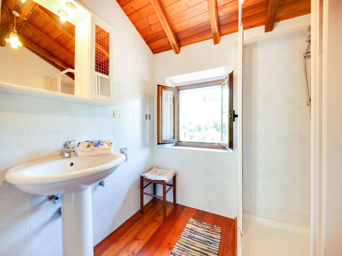 Bathroom 3, Farmhouse in Italy with Private Terrace, Lucca