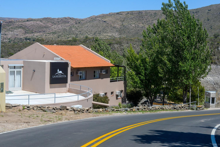 Exterior & Views