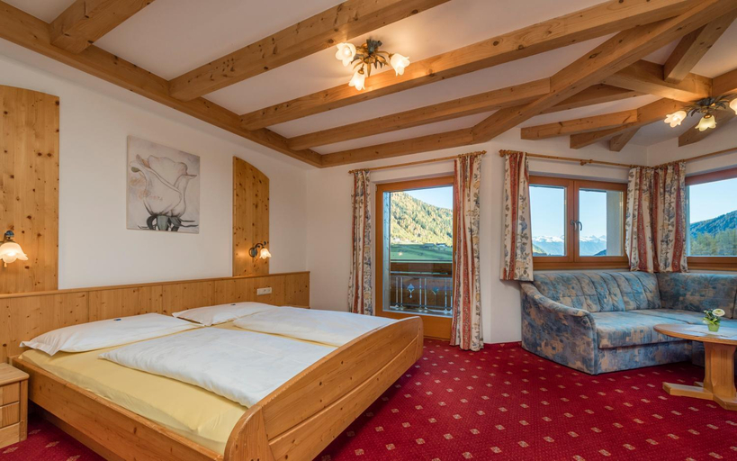 Bedroom 3, Hotel Kaserhof, Bolzano