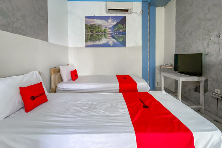 Bedroom 2, RedDoorz @ Hotel Roda Mas 2 near Gor Satria, Banyumas
