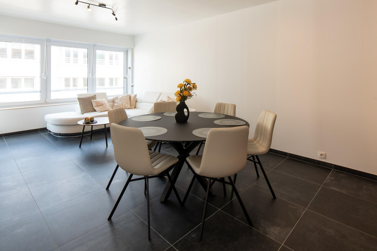 Dining 4, Apartment in Ostend Near Shopping Street, West-Vlaanderen