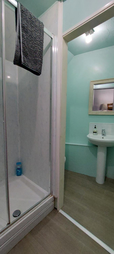 Bathroom 5, Reindeer Accomodation, Nottinghamshire