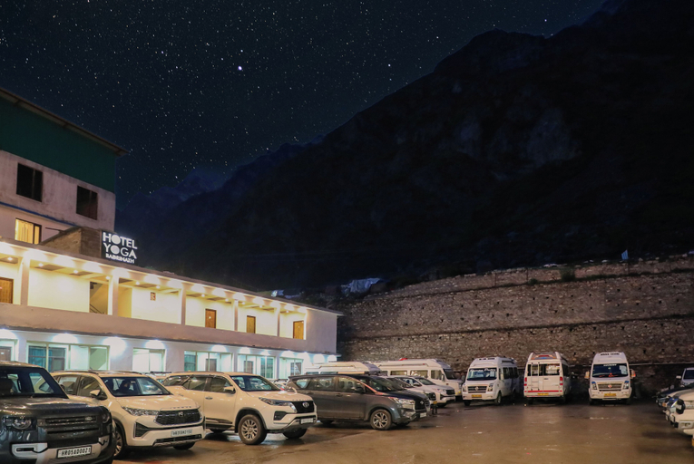 Parking, ECKO Premier New Yoga, Chamoli