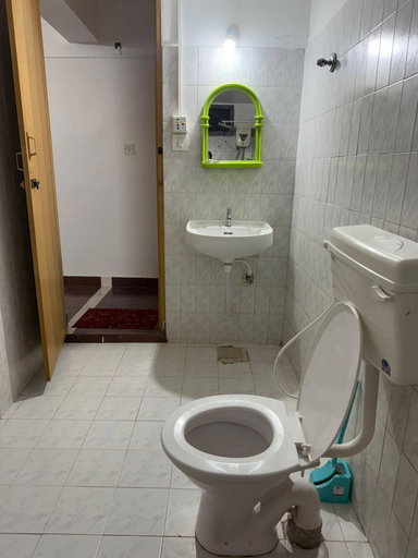 Bathroom 3, Ritu Homestay (The Second Wind), Thiruvananthapuram