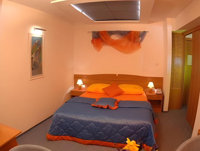 Bedroom, Hotel Bellevue, Kranj