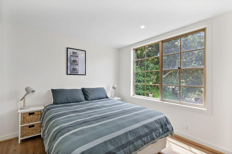 Others 4, Vardon, Surf Coast - West