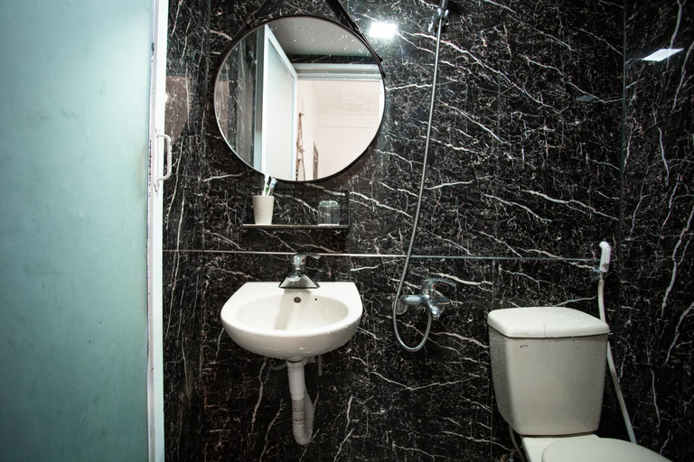 Bathroom 4, Mickey Homestay Hue, Huế