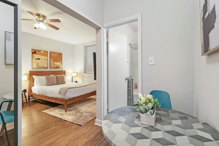 Bedroom, Trendy Studio Apt - Kenwood rep, Cook