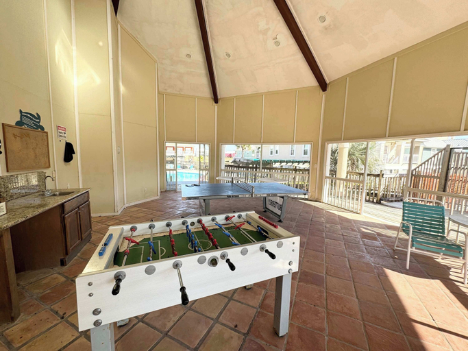 Food & Drinks, Short Walk to Beach Hot Tub Cold Plunge Pool, Baldwin