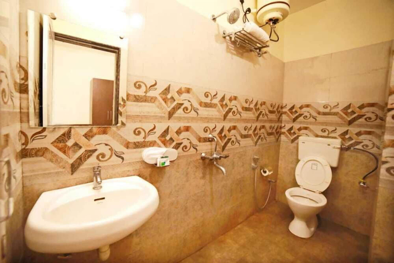 Bathroom 4, Hotel SADA SHIV a luxury stay near Kashi Vishwanath Mandir and Ganga River, Varanasi