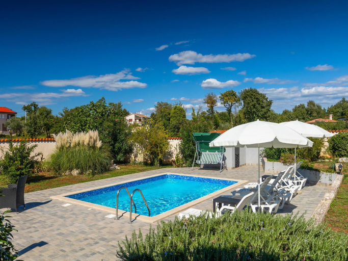Sport & Beauty 2, Holiday Home in Segotici with Private Pool, Marčana