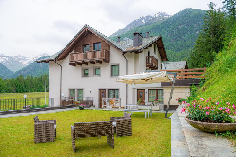 Others 4, Chalet La Pineta, Sondrio
