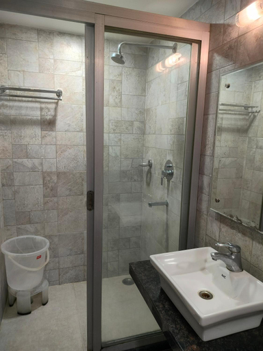 Bathroom 3, Hotel Royal Ambience, Varanasi