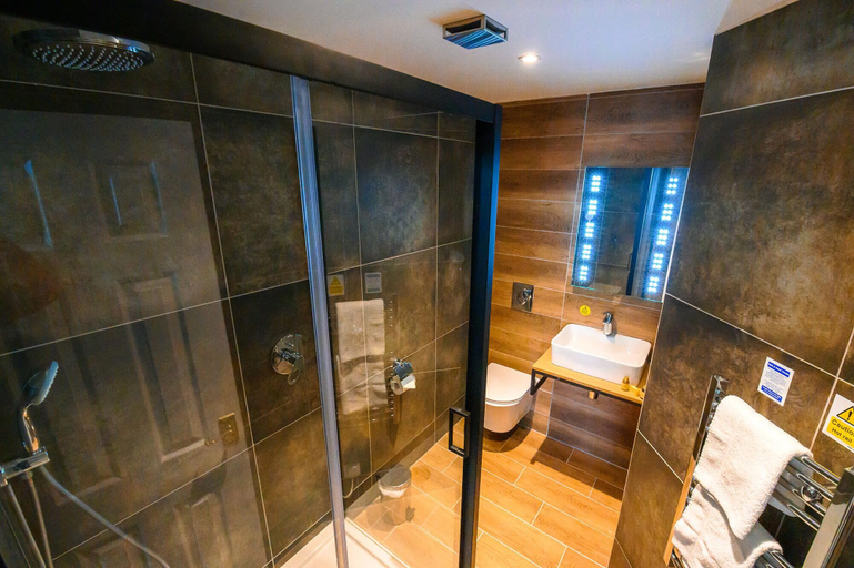 Bathroom 4, The George Hotel, Cumbria
