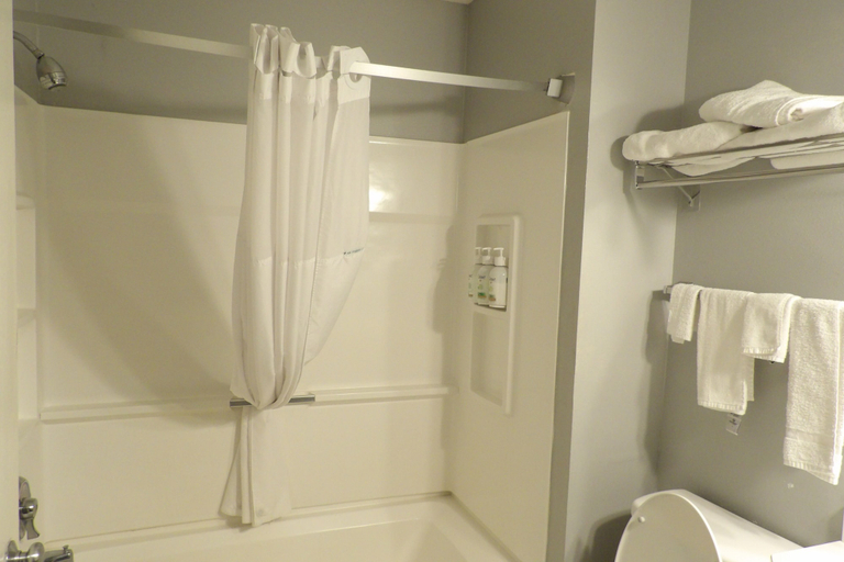 Bathroom 3, Northwood Inn Prairie Du Chien, Crawford