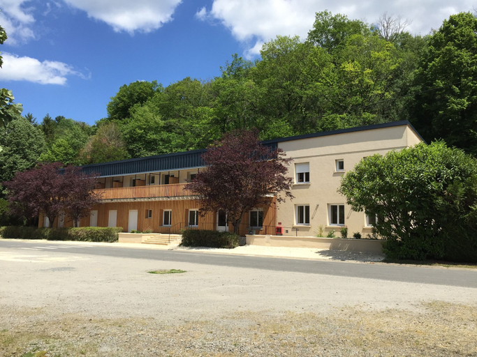 Exterior & Views 2, Logis Hôtel Les TILLEULS, Cher