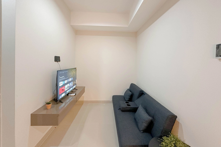 Living room, Modern And Cozy 1Br At Grand Sungkono Lagoon Apartment, Surabaya