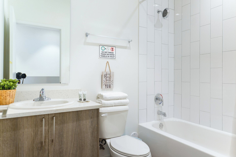 Bathroom 4, Comfortable Miami Townhouse with Parking, Miami-Dade